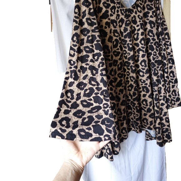 Lildy Leopard Print Handkerchief Hem Tunic With Pockets Size L/XL - Picture 3 of 5